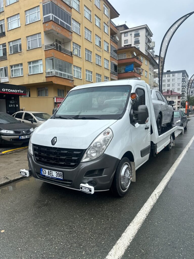 Rize Oto Çekici'nin 7/24 çekici, oto kurtarma ve yol yardım hizmetlerini temsil eden resmi site ikonu.

